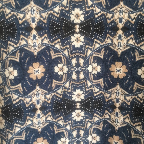Like new Blue and Tan Medium patterned top - Picture 2 of 5